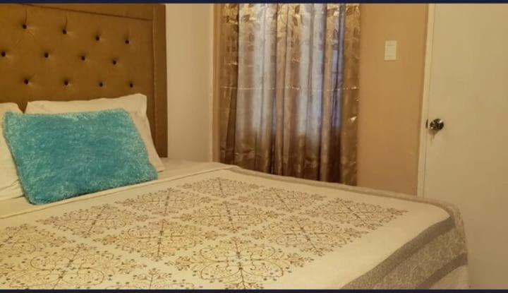 Pink Hibiscus Bed And Breakfast Montego Bay Extérieur photo
