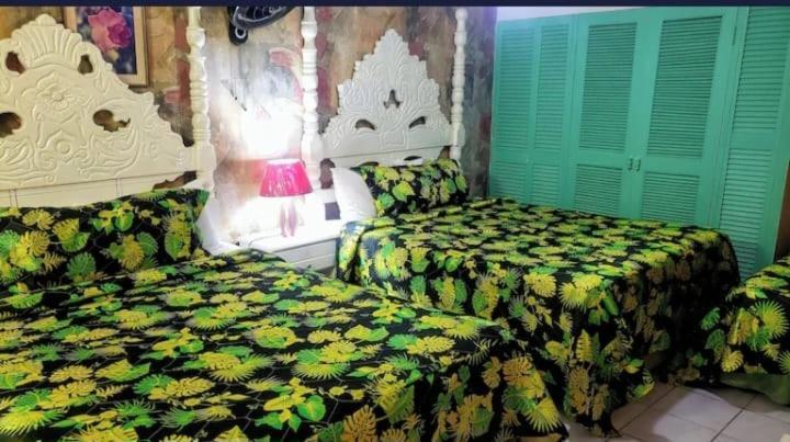 Pink Hibiscus Bed And Breakfast Montego Bay Extérieur photo