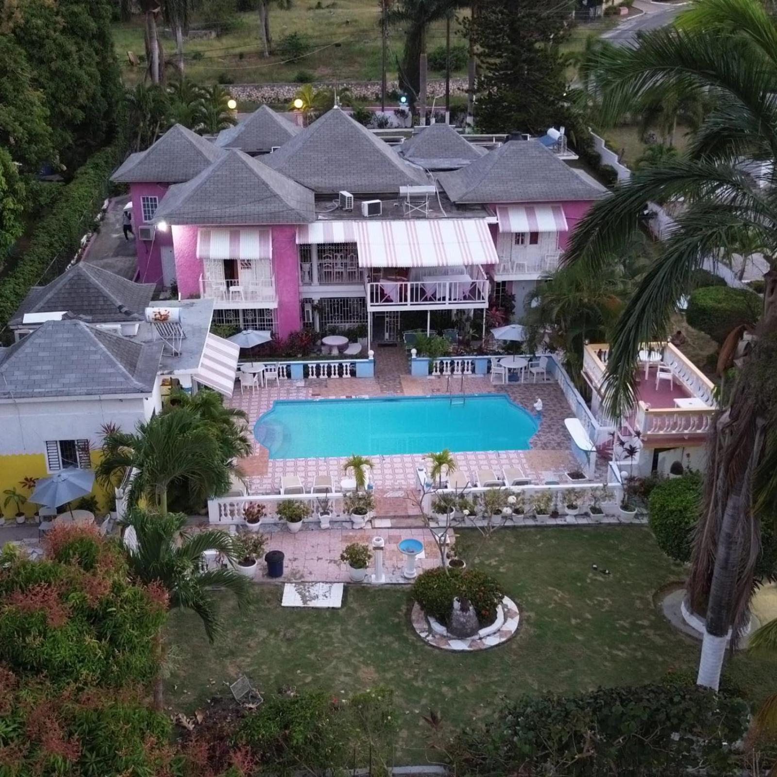 Pink Hibiscus Bed And Breakfast Montego Bay Extérieur photo