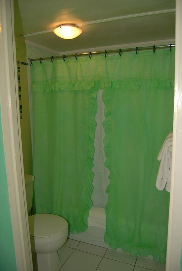 Pink Hibiscus Bed And Breakfast Montego Bay Extérieur photo