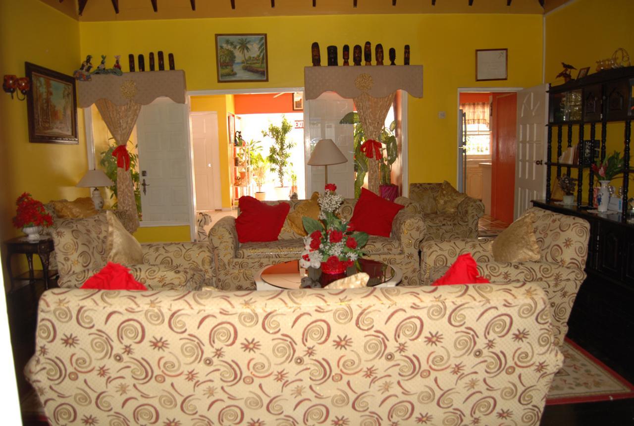 Pink Hibiscus Bed And Breakfast Montego Bay Extérieur photo