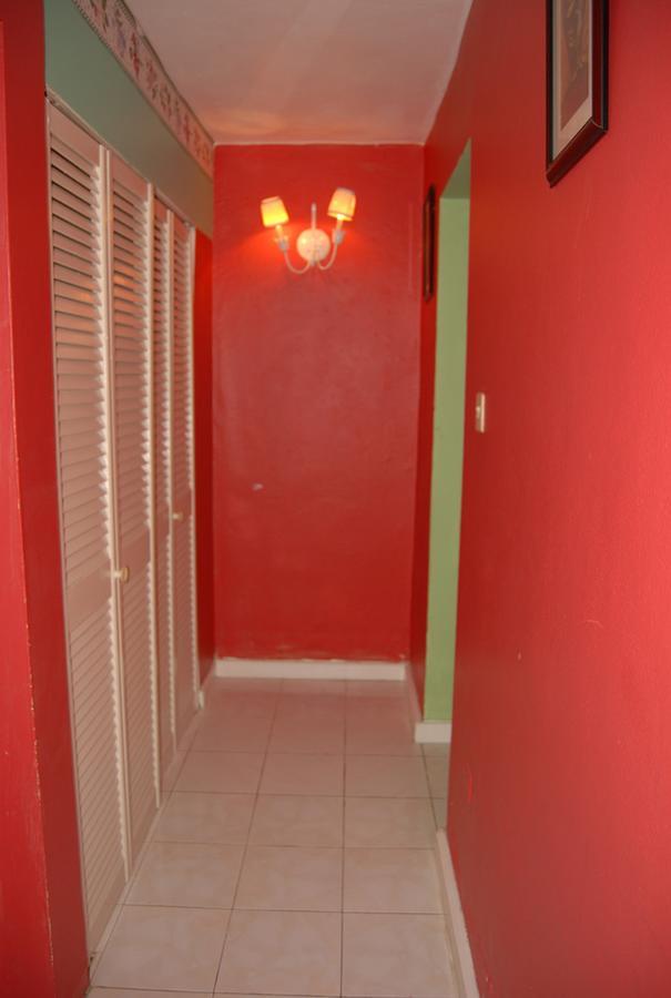 Pink Hibiscus Bed And Breakfast Montego Bay Extérieur photo